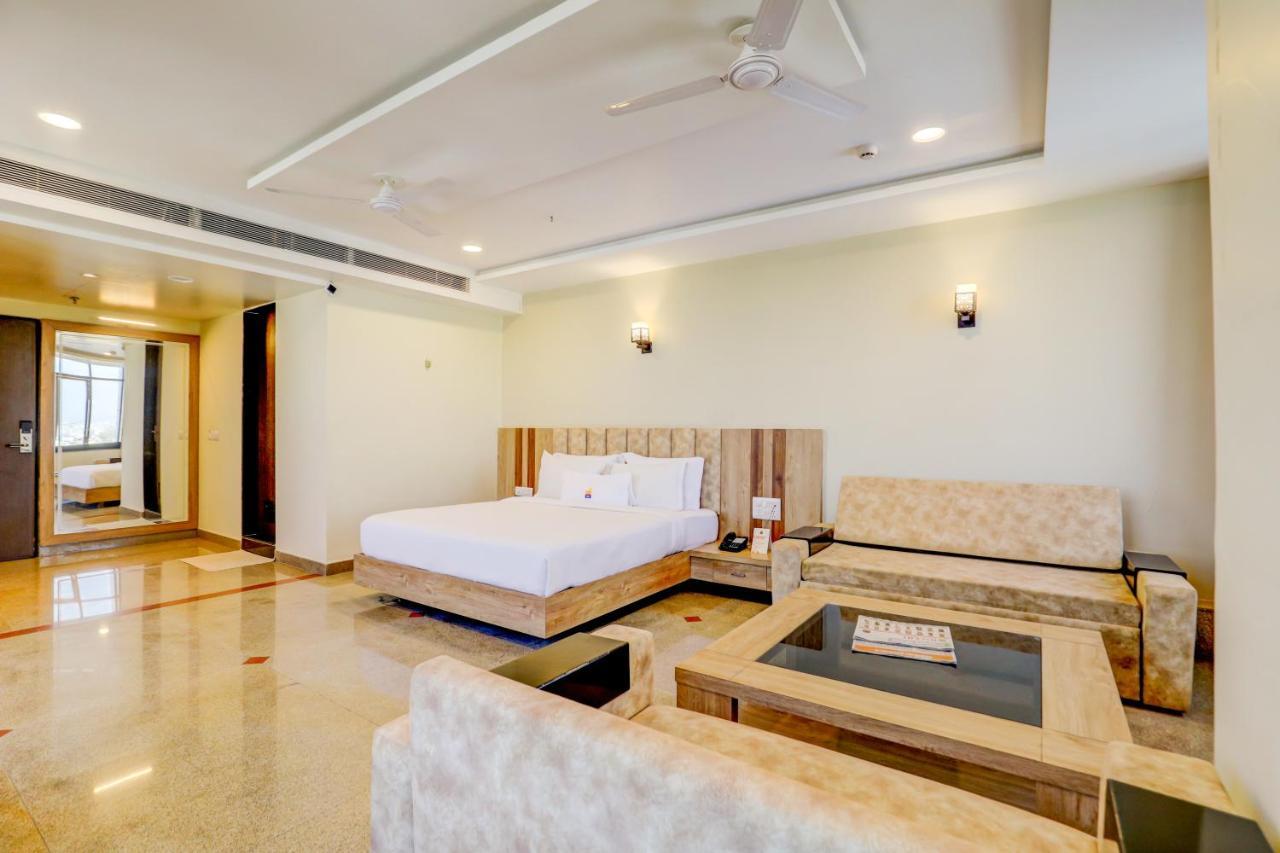 אודייפור Hotel Shree Nanda מראה חיצוני תמונה