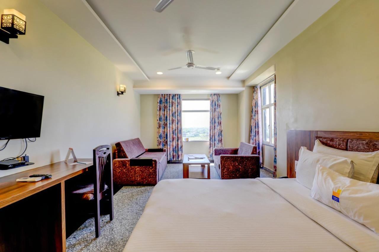 אודייפור Hotel Shree Nanda מראה חיצוני תמונה