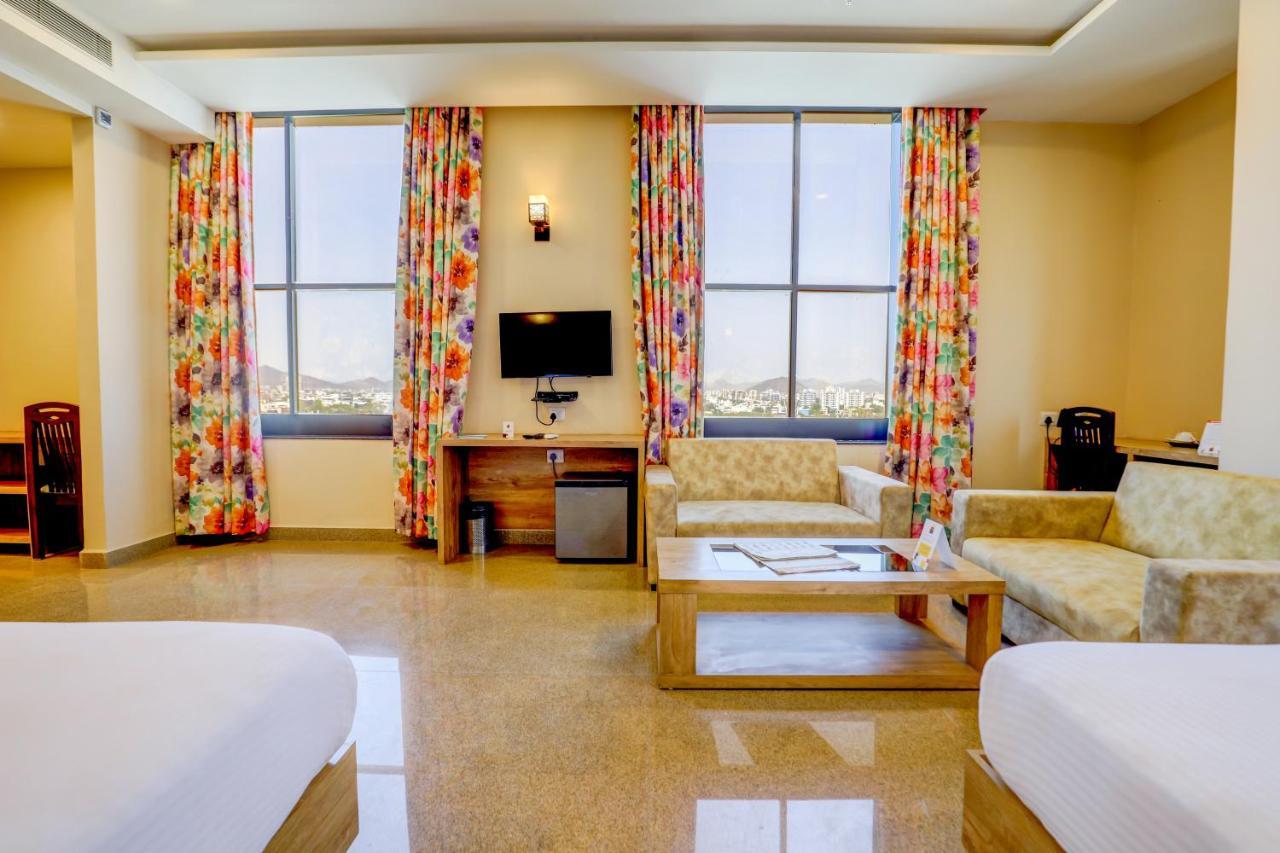 אודייפור Hotel Shree Nanda מראה חיצוני תמונה