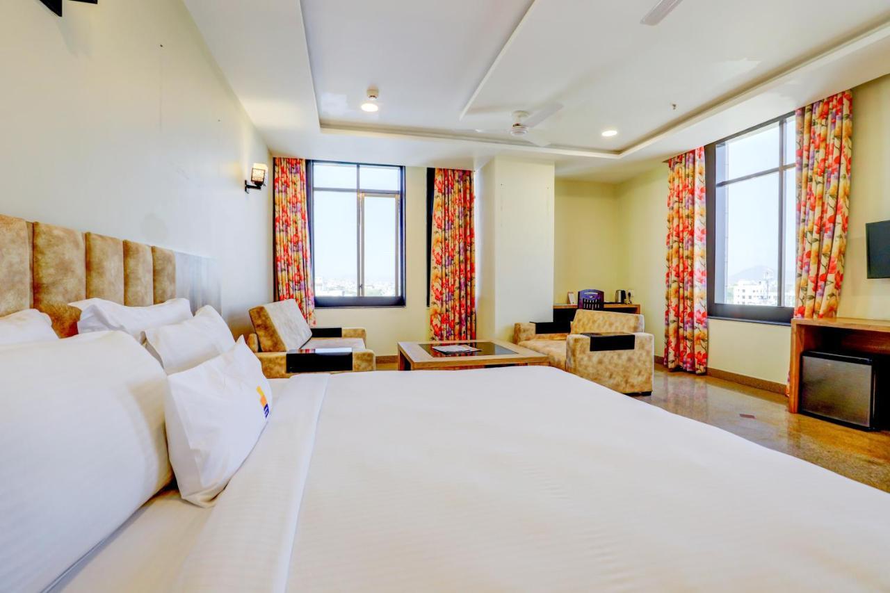 אודייפור Hotel Shree Nanda מראה חיצוני תמונה