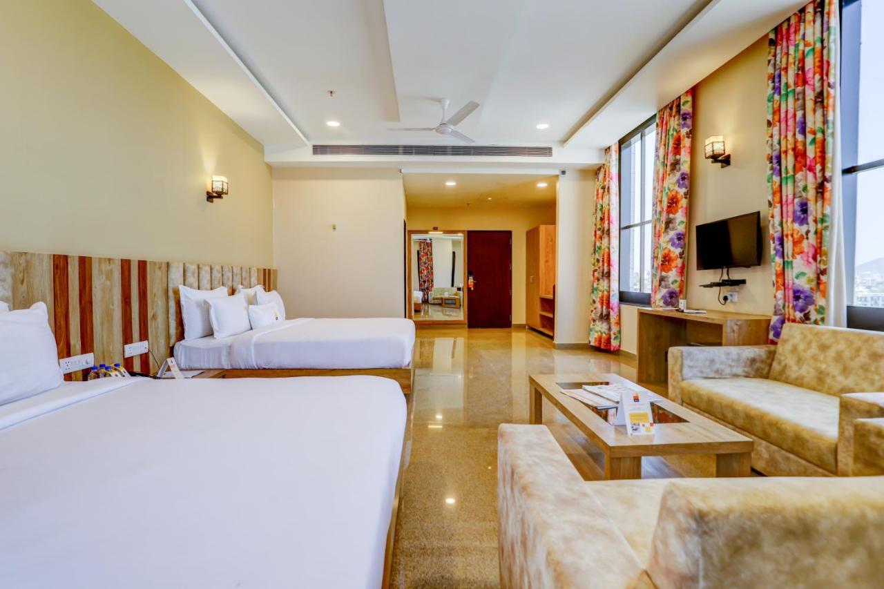 אודייפור Hotel Shree Nanda מראה חיצוני תמונה