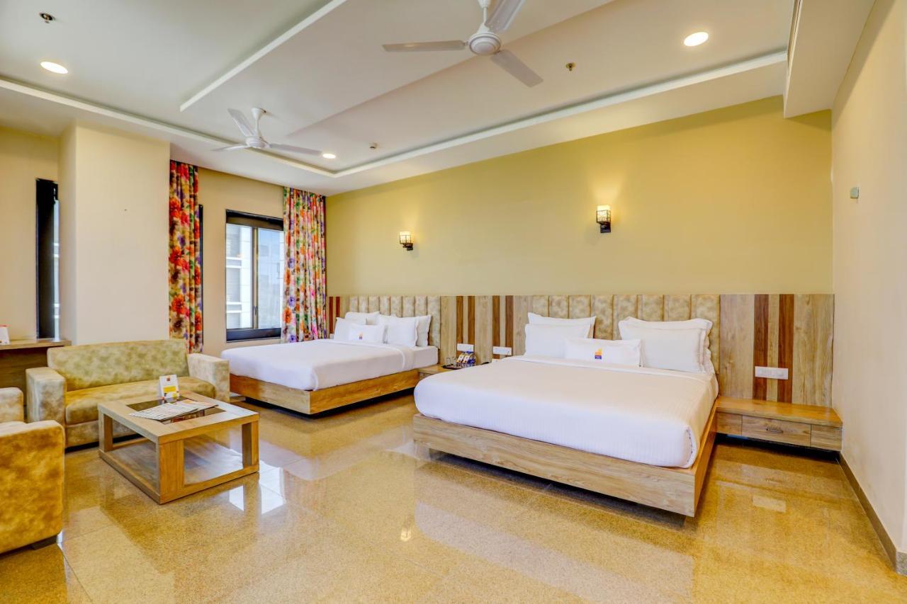 אודייפור Hotel Shree Nanda מראה חיצוני תמונה