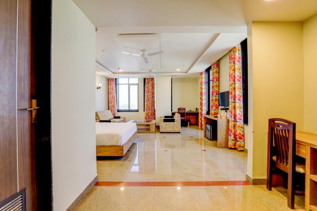 אודייפור Hotel Shree Nanda מראה חיצוני תמונה